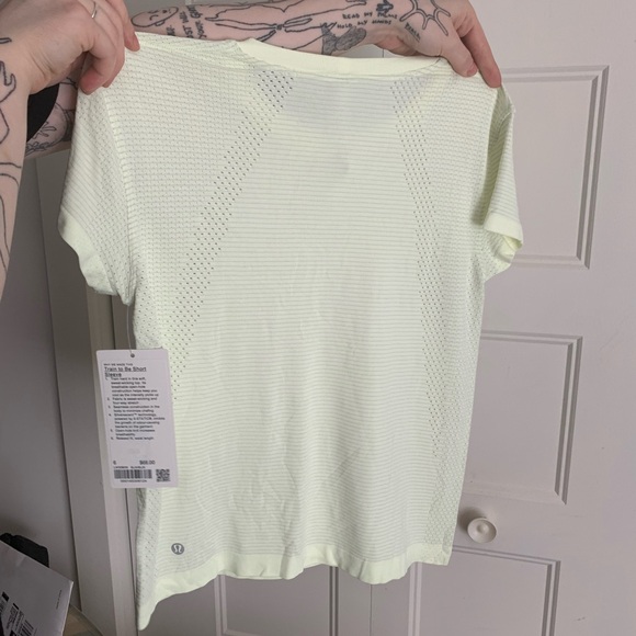 Lululemon Train To Be Short Sleeve - Picture 2 of 3